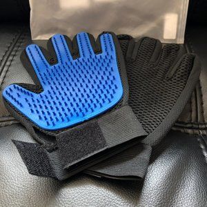 Pet Dog Cats Grooming and Massage Gloves. Fur Hair Brush Comb Bath Mitt
